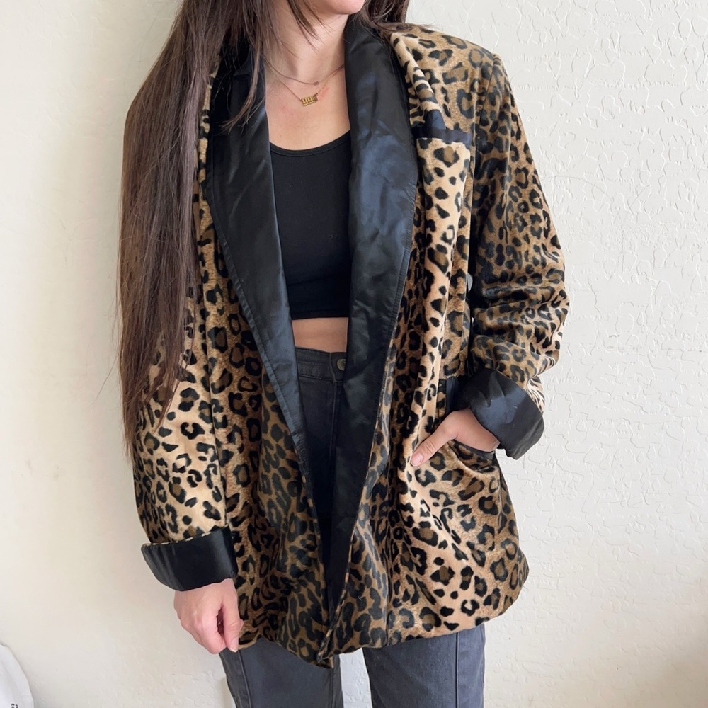 Vintage Leopard Print Blazer with Black Accents